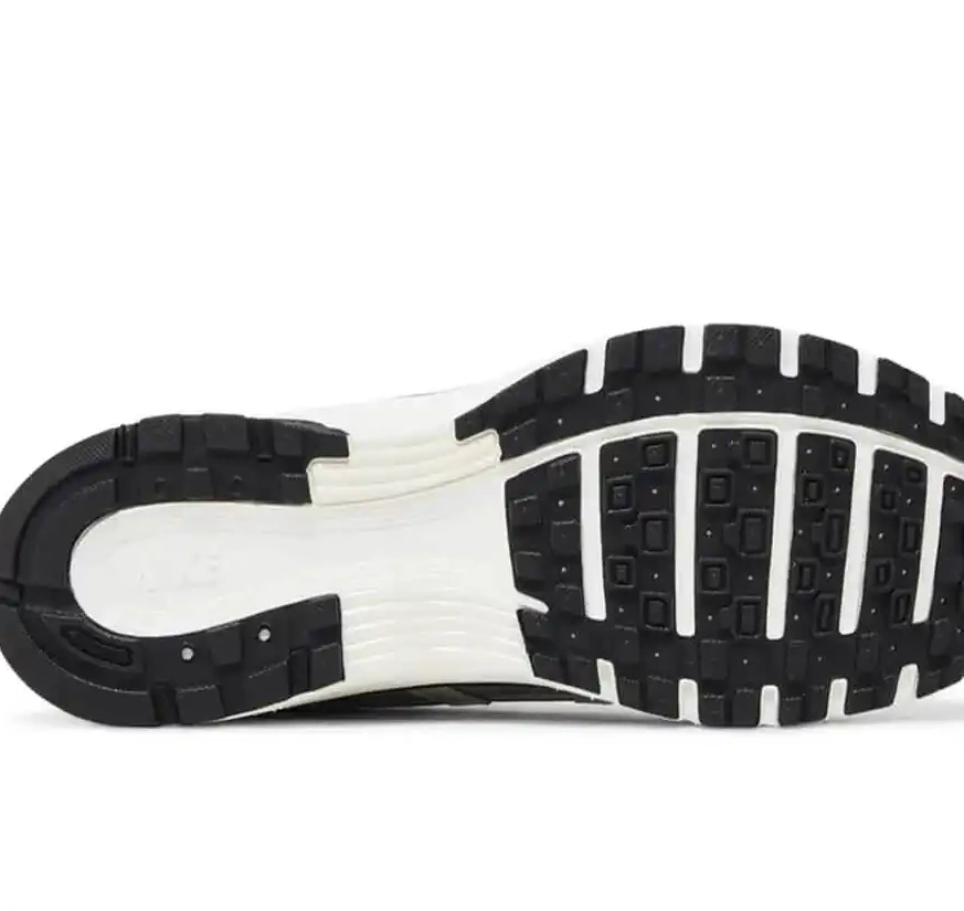 Metallic Nike P-6000 Silver 0621